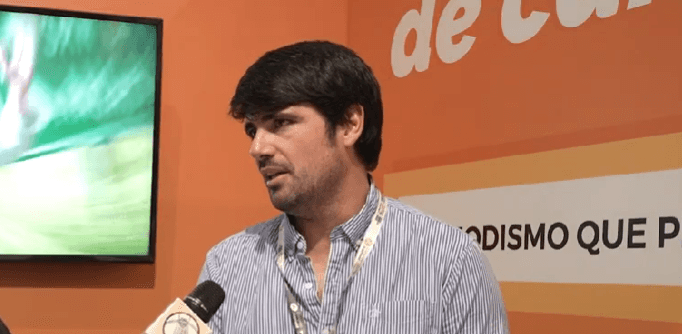 Tenía 30 años y “ni un mango”, pero vio venir un problema del agro y creó una empresa: Julián Etchegoyen apostó por mejorar las aplicaciones y diez años después construye su propia fábrica en Pergamino