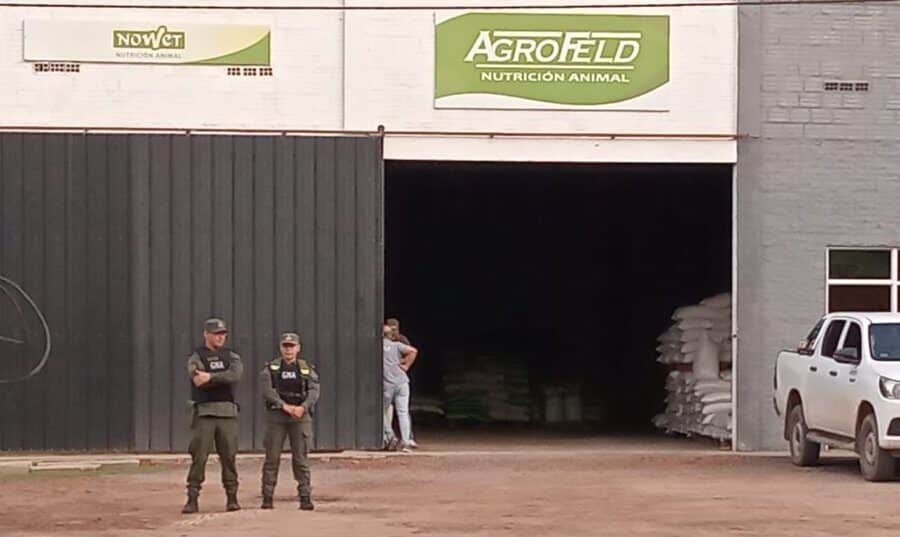 Hasta la morsa se ríe del degollado: Las empresas agropecuarias del senador libertario Francisco Paoltroni acumulan cheques rebotados por 1.300 millones de pesos, y hay 46 productores damnificados