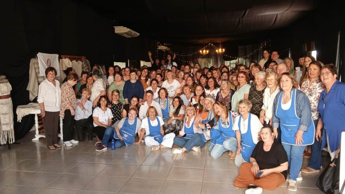 Viviana Irigoyen y Angélica Ciancio integran la organización Azul Solidario, que impulsa un programa para “empoderar a las mujeres rurales” de ese partido bonaerense
