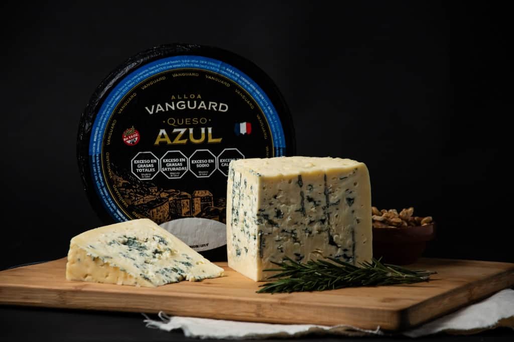 De tambero en crisis a especialista en queso azul: José Cassina encontró una salida para agregar valor a la leche, pero que sobre todo le permitió trabajar junto a sus dos hijos