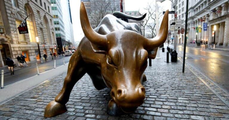 Sigue la fiesta: la Bolsa toca máximos en dólares, el riesgo país cae a 750 puntos y la brecha cambiaria está en apenas 6%