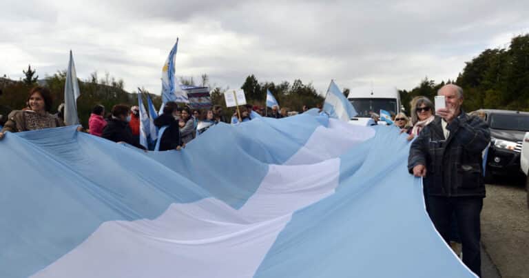 Reabren una causa y anulan el sobreseimiento de un funcionario K que le sacó tierras al Ejército y se las dio a los mapuches
