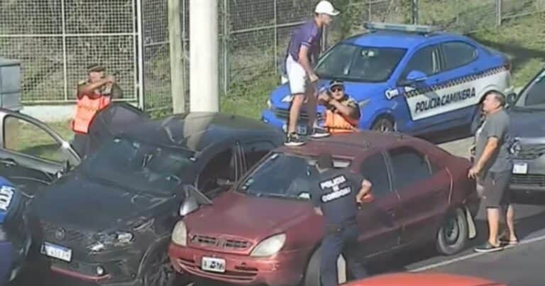 Robó un auto, lo persiguieron 30 kilómetros y desafió a los policías con una maniobra insólita