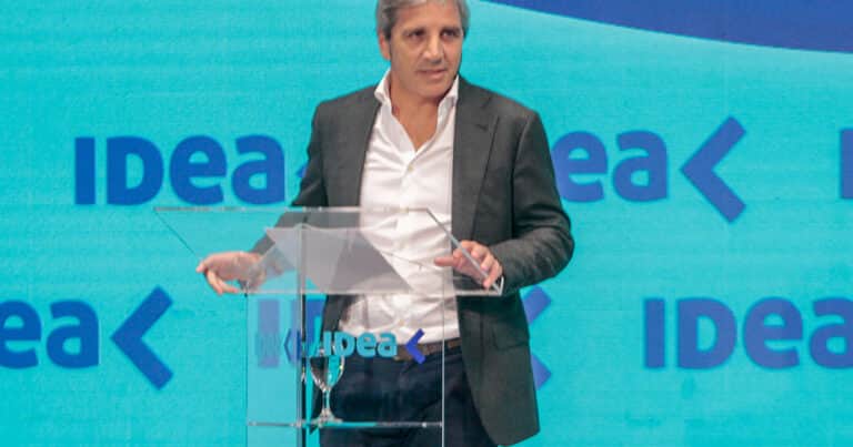 El Gobierno anunció que eliminará impuestos para compras en el exterior desde diciembre