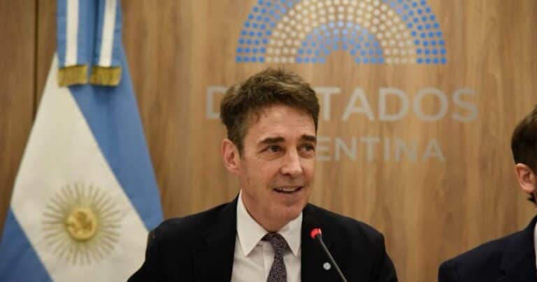 Ordenan que asuma un hombre cercano al oficialismo en reemplazo de un diputado fueguino fallecido