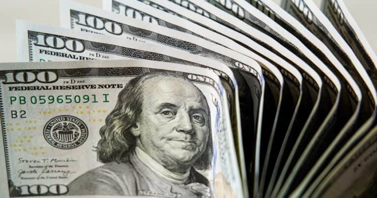 Dólar hoy y dólar blue hoy, EN VIVO: a cuánto cotiza y cuál es su precio este viernes 15 de noviembre, minuto a minuto