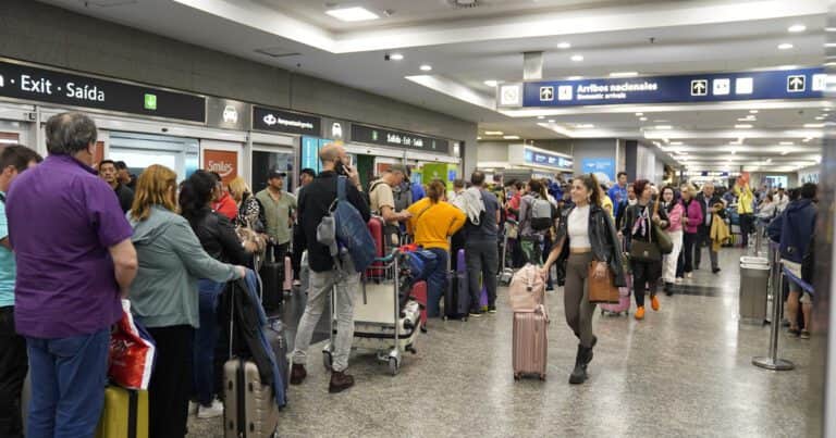 En medio de la negociación por Aerolíneas Argentinas, un gremio aeronáutico anuncio medidas de fuerza a partir del sábado