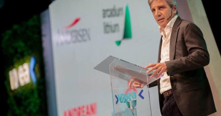 Luis Caputo mandó a ver polo y a correr carreras a un productor agropecuario que le reclamó por las retenciones