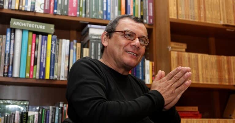 El lado B de Castellanos Moya: los ensayos y cuadernos definitivos de un escritor sabueso