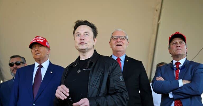 SpaceX de Elon Musk lanzó su megacohete Starship, con Donald Trump como invitado de honor