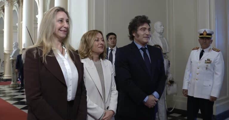 Javier Milei recibe a Giorgia Meloni en la Casa Rosada tras la cena en Olivos