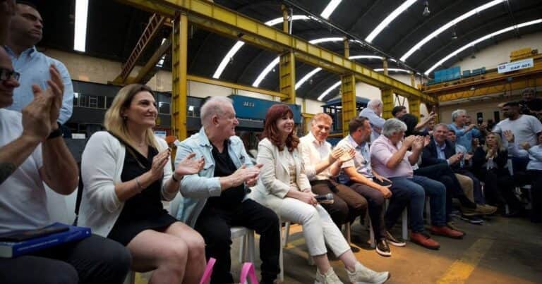 Cristina Kirchner sube en las encuestas, pero el Gobierno sospecha y dice que no será candidata