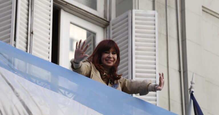 «Jurídicamente incompatible»: los argumentos del Gobierno para quitarle la jubilación de privilegio y la pensión a Cristina Kirchner