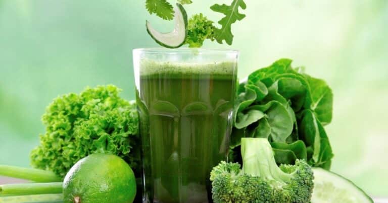 Qué pasa en el cuerpo si tomo jugo verde todas las mañanas