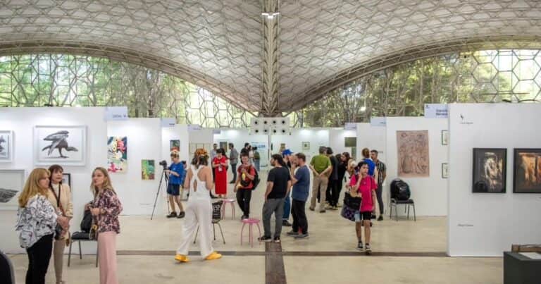 Hervidero de artistas en MAC, el ritual de la feria cordobesa