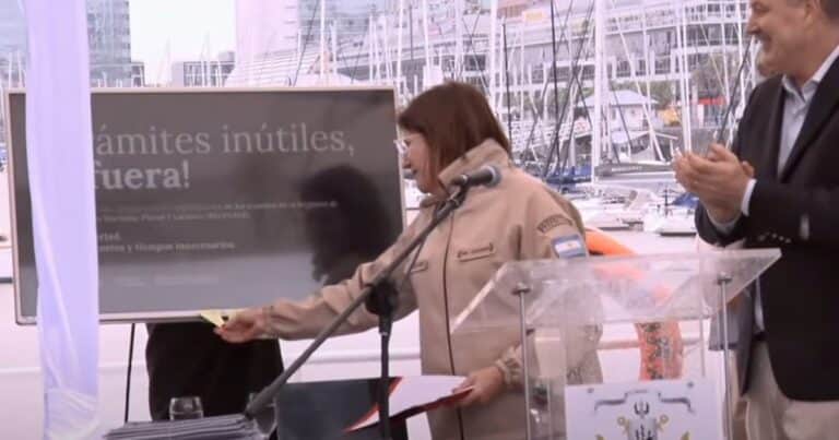 «¡Trámites inútiles, afuera!»: Patricia Bullrich imitó el video viral de Milei en un acto con Sturzenegger