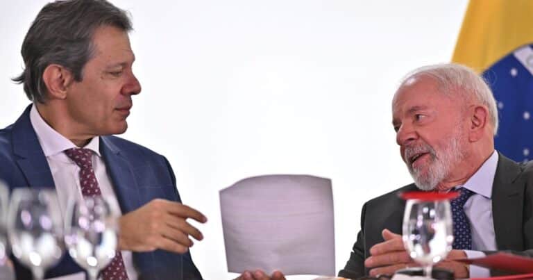 El dólar alcanzó los 6 reales por primera vez en la historia: una reforma impositiva y los recortes de gasto impulsados por Lula, claves en la suba