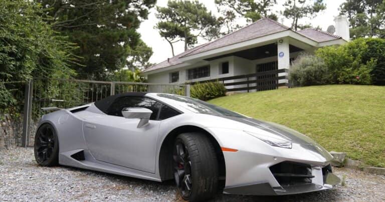 Subastan la Lamborghini y la planta de cannabis medicinal del empresario asesinado por su ex en Punta del Este