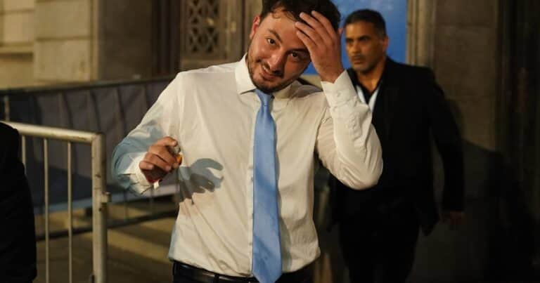 Un influyente libertario salió a bajarle el tono al lanzamiento del «brazo armado de La Libertad Avanza»: «El arma más poderosa del siglo XXI es el celular»
