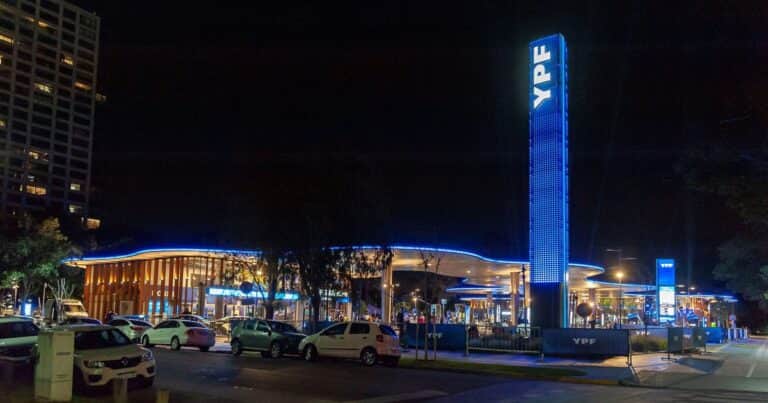Los aumentos de la nafta le dan a YPF su mayor valor desde 2015 y financian el boom de Vaca Muerta