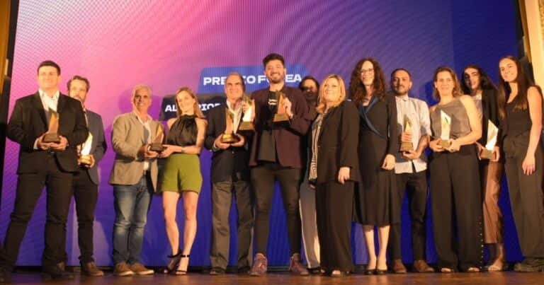 Clarín ganó el premio FOPEA a la investigación periodística por el caso del negociado de los seguros del ex presidente de Alberto Fernández