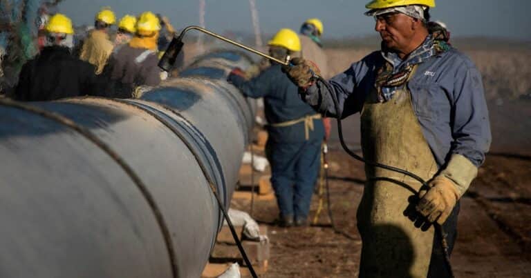 Reglamentan el capítulo de Energía de la Ley Bases: habrá libertad de precios pero el Gobierno podrá intervenir en el mercado