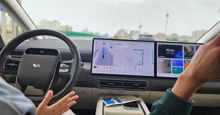 En primera persona: así es viajar en un auto sin conductor en una avenida con mucho tráfico