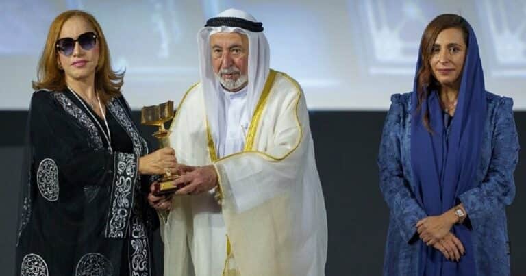 Furor en Sharjah por los libros y un encuentro con Javier Cercas lleno de anuncios