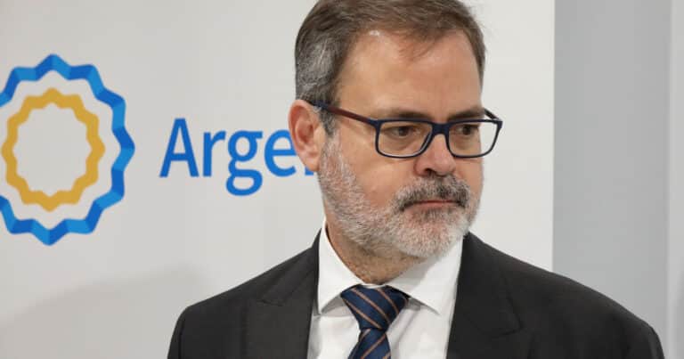 El Gobierno analiza cambiar al embajador en Madrid