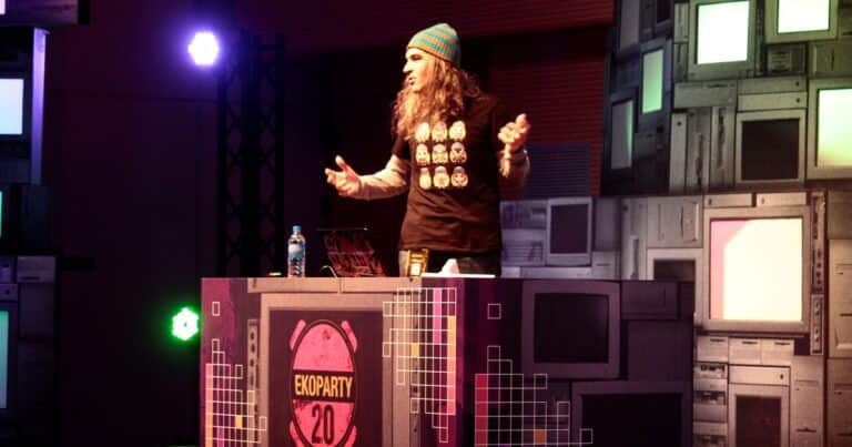 Ekoparty 20, día 1: Chema Alonso advirtió sobre los riesgos de la inteligencia artificial en la apertura de la conferencia de hackers
