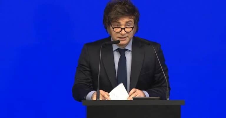 Javier Milei, al visitar la nueva oficina de Ualá: «Prefiero venir a felicitarlos que inaugurar una obra pública costosa e ineficiente que nadie quiere»