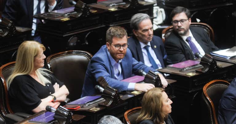«Claro acuerdo del Gobierno con los K para lograr la reelección de Martín Menem», la denuncia de un diputado tras caerse la sesión por Ficha Limpia