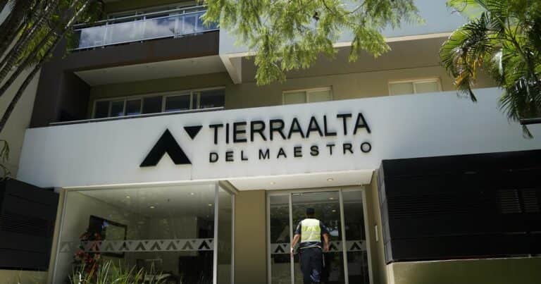 La particular «reclusión» de Kueider en un barrio recoleto de Asunción: una vigilancia laxa y casi sin visitas