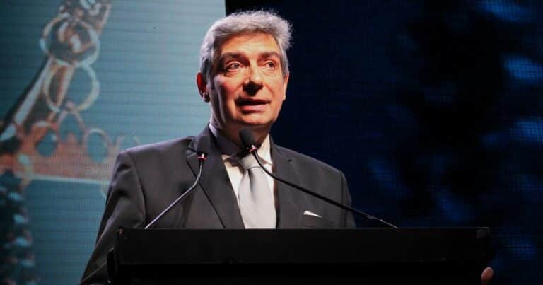 Ante cientos de jueces, Rosatti advirtió que»nuestra única referencia no tiene que ser una encuesta sino la Constitución»