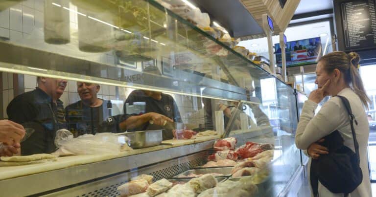 La confianza de los consumidores sube más entre las personas de 30 y 50 años