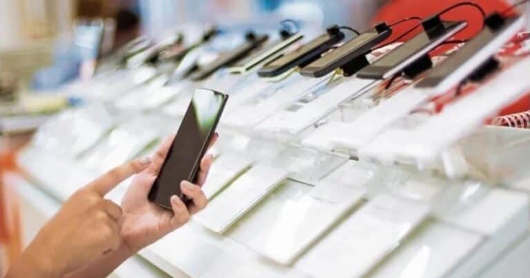 El auge del mercado gris de celulares: originales y baratos, pero con riesgos ocultos