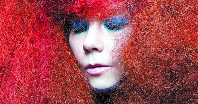 De elfa saltarina a guerrera del techno: la metamorfosis de Björk contada en el libro ‘Homogenic’