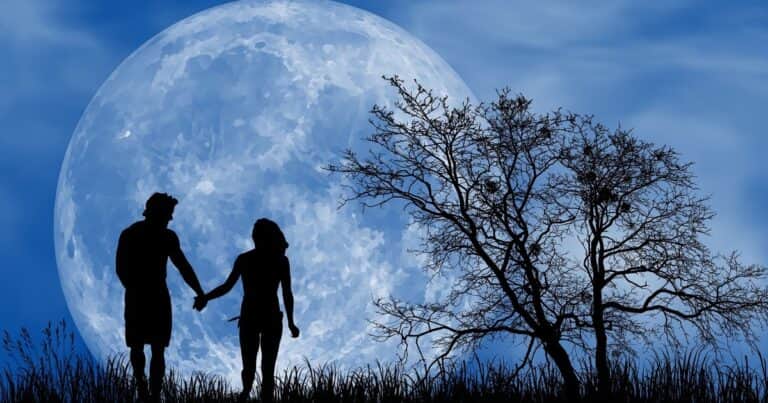 Aumenta la luna llena la frecuencia de los partos: ¿Mito y realidad?