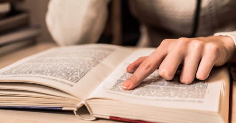 La RAE actualizó su diccionario: «espoilear», «rapear» y «barista», entre las nuevas palabras