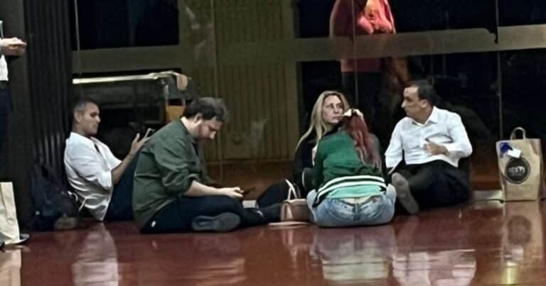 La ironía de Javier Milei por una foto de su hermana varada en un aeropuerto: «Pertenecer tiene privilegios»