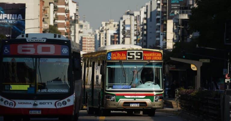 Las empresas de colectivos advierten que no podrán pagar la totalidad de los sueldos
