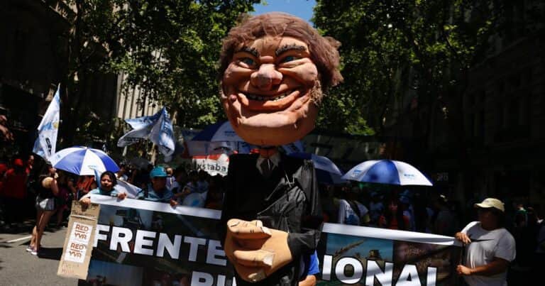 Hicieron una mega encuesta entre votantes K y hubo resultados inquietantes contra Javier Milei