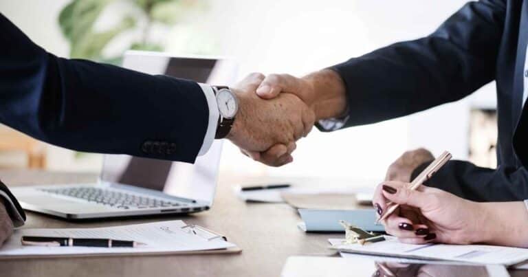 Fusiones y adquisiciones: cuántas empresas se vendieron en 2024 en la Argentina y por qué 2025 podría ser diferente