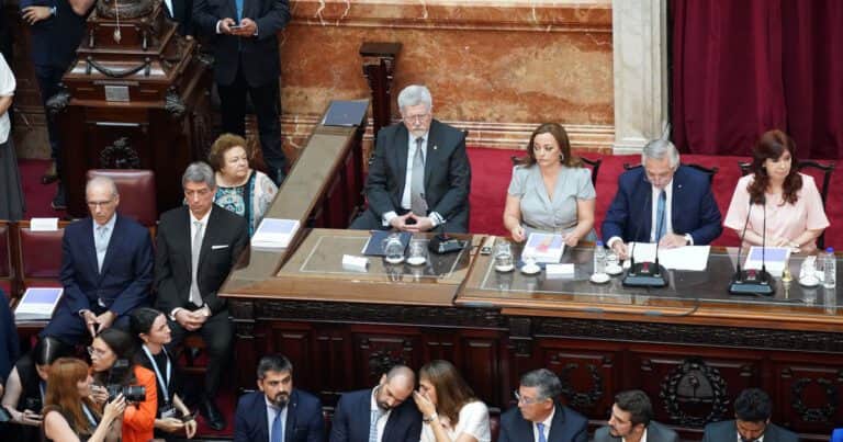 La Corte descargó una avalancha de nieve sobre el juego de seducción entre Milei y Cristina