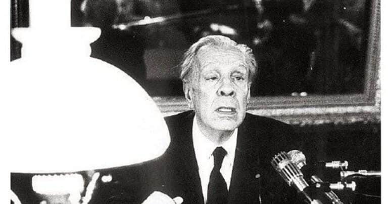 Gauchos, gorriones y eucaliptos: cuando Borges enseñó literatura argentina en Michigan