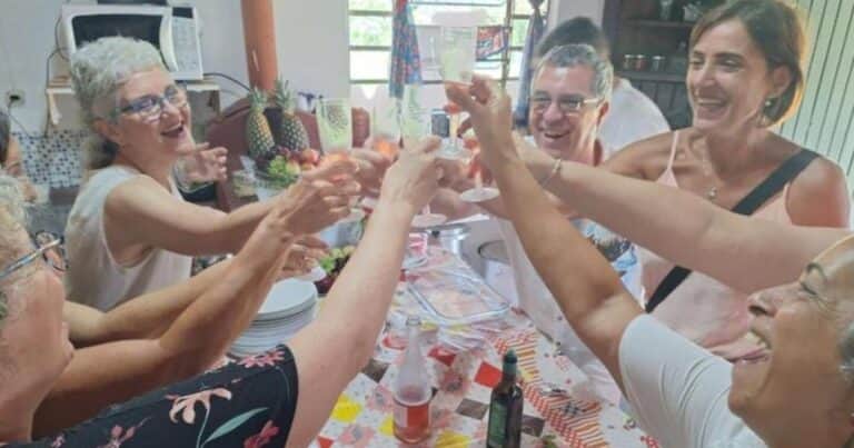 La fórmula para combatir la soledad en mayores de 50: compartir casa es la nueva tendencia