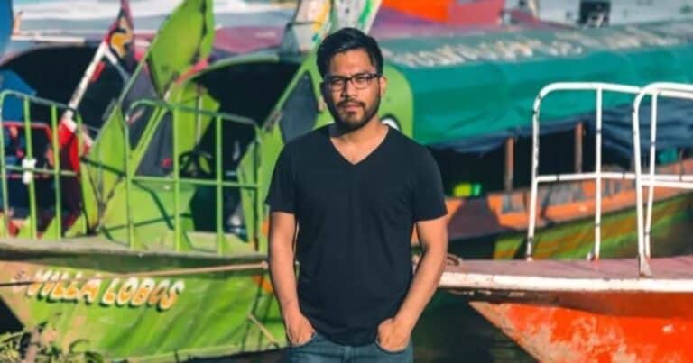 El peruano Joseph Zárate, ganador de un premio en Londres con libro sobre el río Amazonas