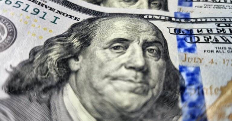 Se despierta el dólar: por la baja de las tasas en pesos vuelven a subir el blue y los financieros
