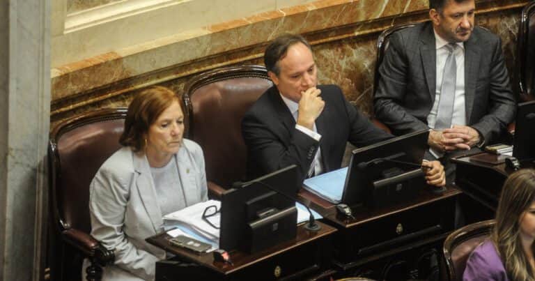 Después de la destitutción de Kueider, el kirchnerismo buscará correr al correntino Espínola