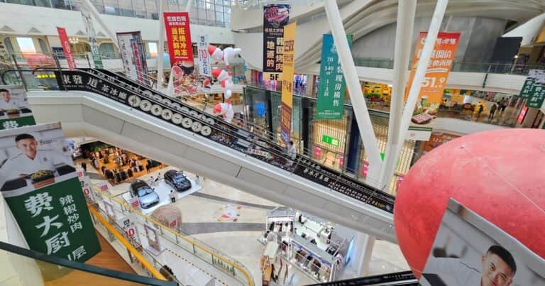 Gigantes, laberínticos y lujosos: así son los shoppings en China